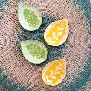 * NEW - Set of 4 Leaf Plates Dishes *